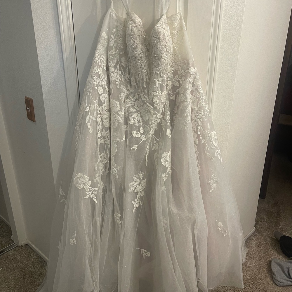 David's Bridal White Floral Wedding Dress